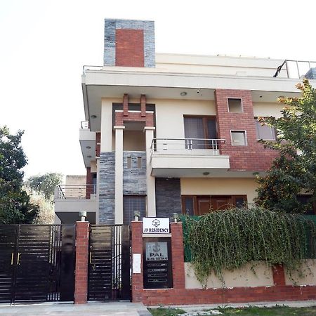 J P Residency Otel Greater Noida Dış mekan fotoğraf