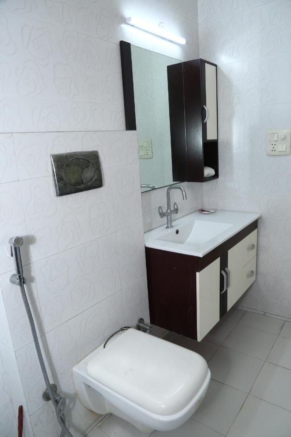 J P Residency Otel Greater Noida Dış mekan fotoğraf