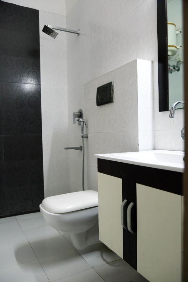 J P Residency Otel Greater Noida Dış mekan fotoğraf